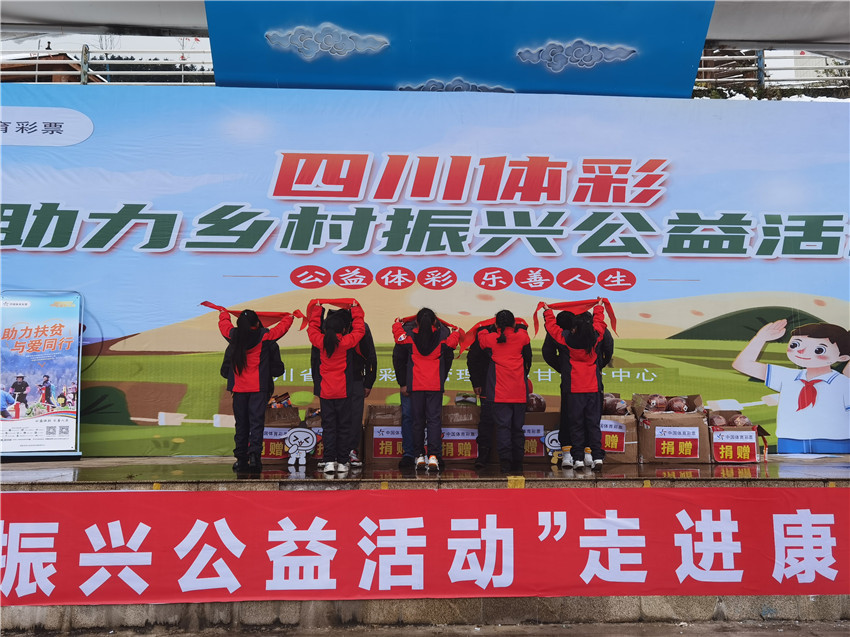 學(xué)生感恩致.jpg 學(xué)生感恩致.jpg