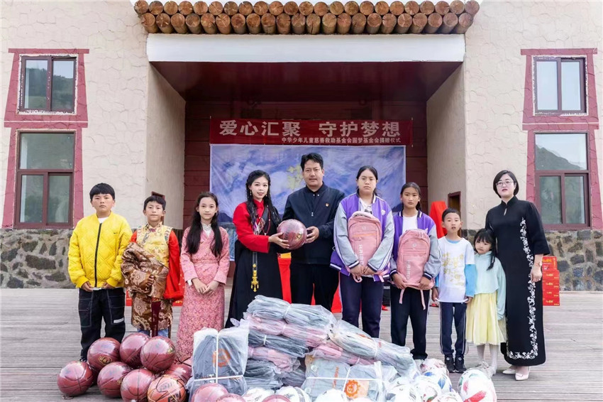 圖為捐贈(zèng)儀.jpg 圖為捐贈(zèng)儀.jpg