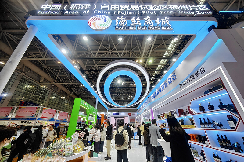 2024年3月18日，第四屆中國跨境電商交易會(huì)在福建福州開幕。展會(huì)聚焦“鏈接跨境全流域 共建電商新生態(tài)”，集聚全國80余個(gè)外貿(mào)產(chǎn)業(yè)帶的上千家供應(yīng)鏈企業(yè)。