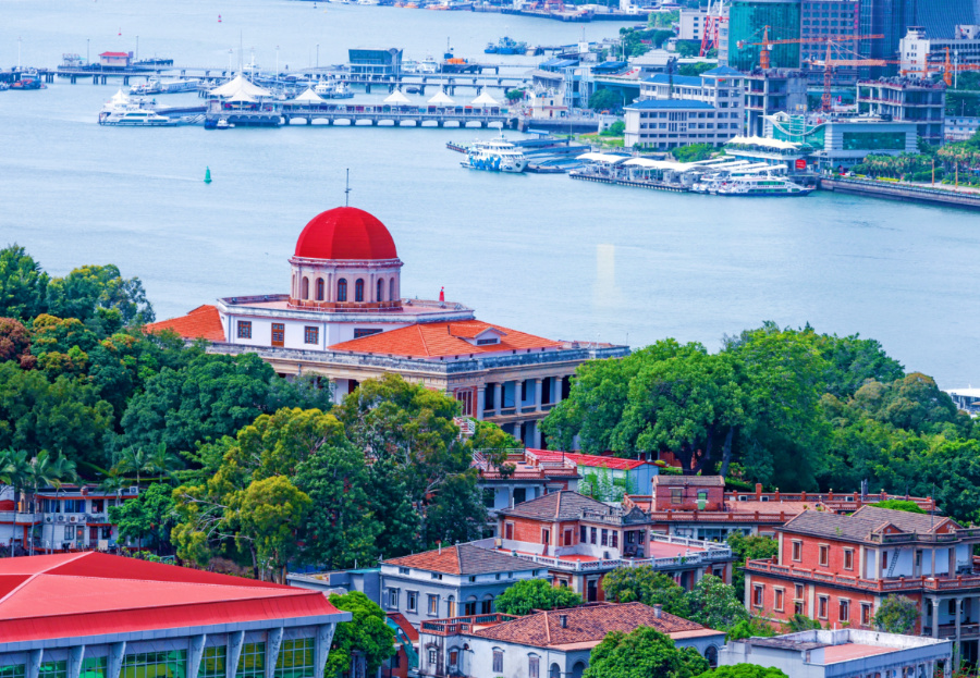 鼓浪嶼素有“萬國建筑博物館”的美譽(yù)，八卦樓作為全國重點(diǎn)文物保護(hù)單位，是鼓浪嶼世界文化遺產(chǎn)核心要素之一。楊勁堅(jiān) 攝